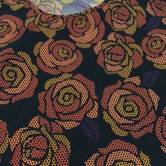 LuLaRoe Roses Classic Tee - Picture 2 of 3